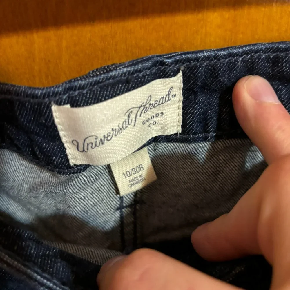 Universal Thread Vintage midi Shorts Size 10/30R Distressed Dark‎ Denim